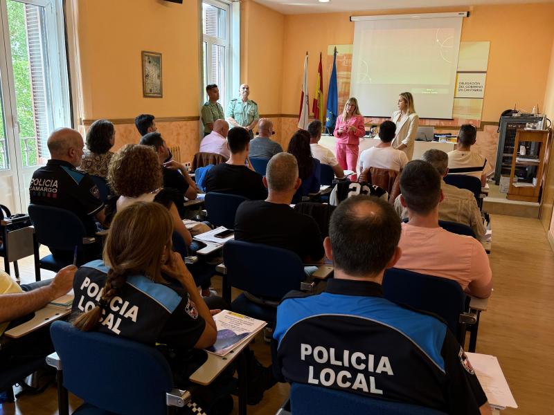 La Delegación del Gobierno forma a policías locales en nuevas formas de violencia de género con un curso especializado La Delegación del Gobierno forma a policías locales en nuevas formas de violencia de género con un curso especializado