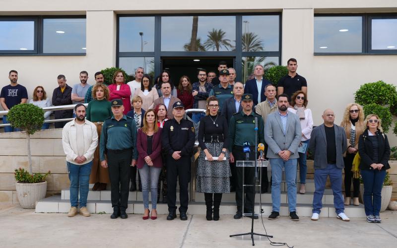 Melilla muestra su repulsa por el asesinato machista de una mujer de 15 años en Alicante